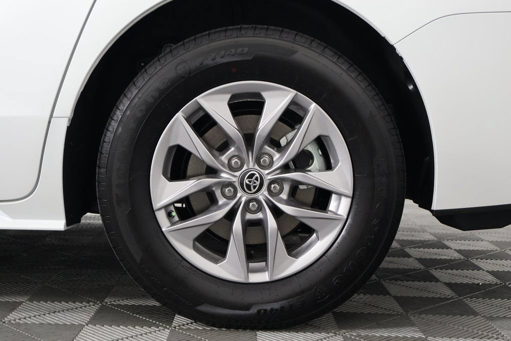 Used 2026 Toyota Sienna XLE FWD image 17