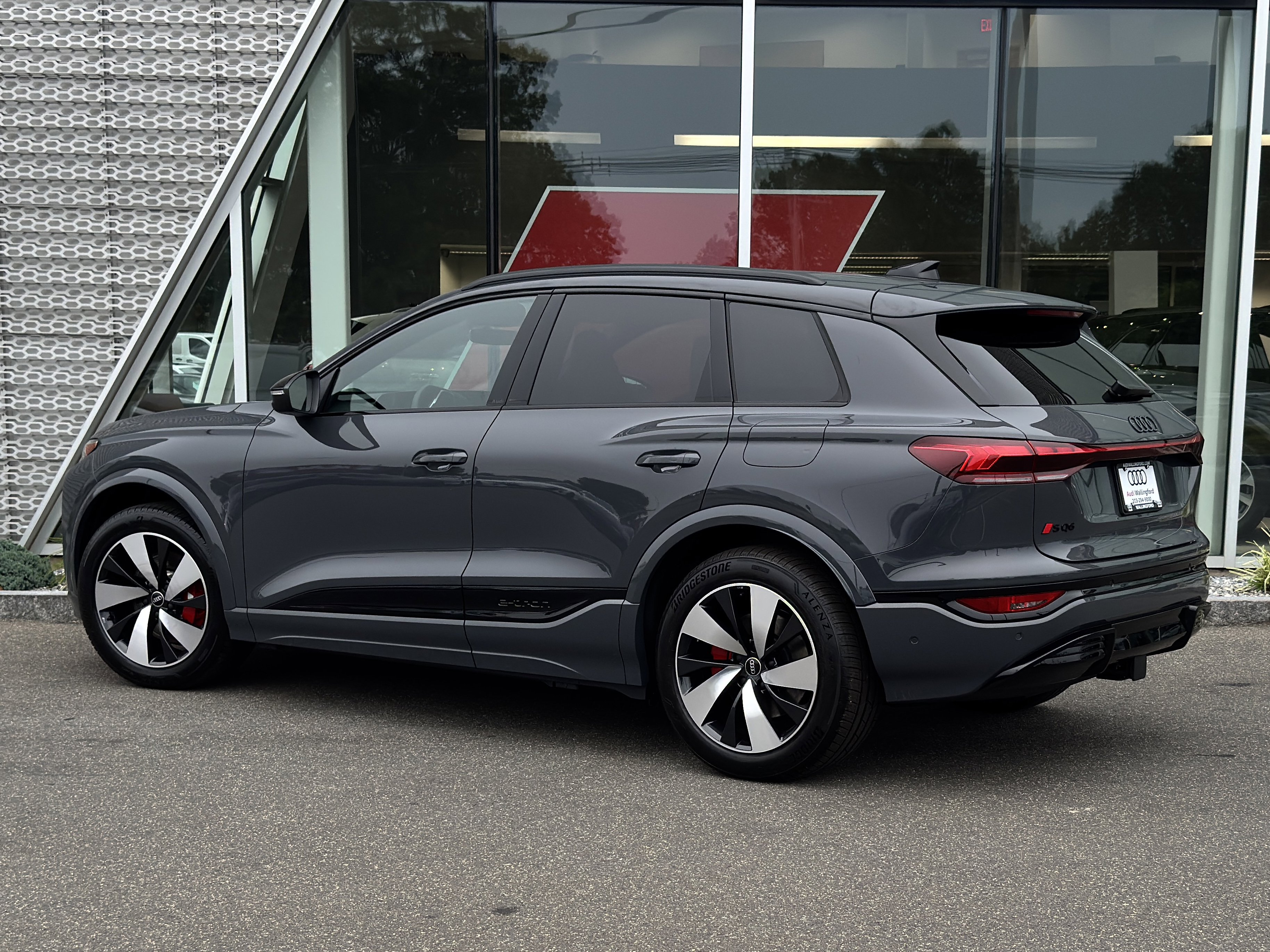 New 2025 Audi SQ6 e-tron Premium Plus image 3