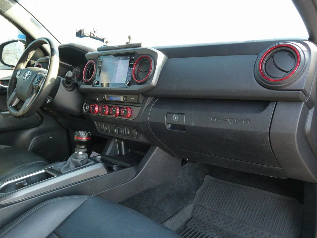Used 2023 Toyota Tacoma TRD Off-Road w/ TRD Premium Off Road Package AWD/4WD image 19