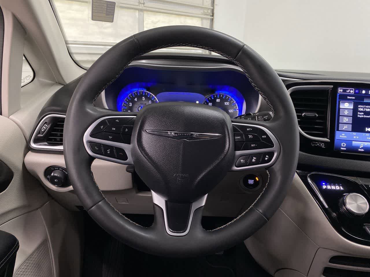 Used 2024 Chrysler Pacifica Touring-L FWD image 20