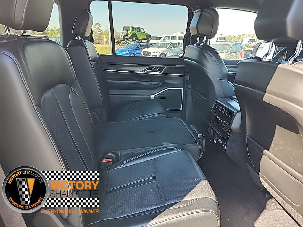 Certified 2024 Jeep Wagoneer Series II w/ Flexible Seating Group image 35