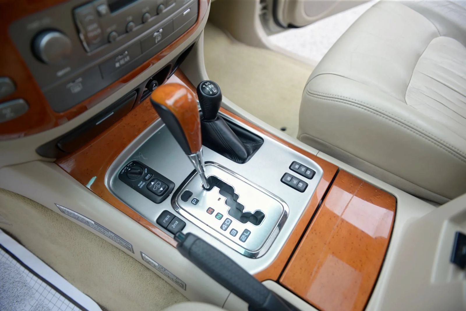 Used 2005 Lexus LX 470 4WD image 77