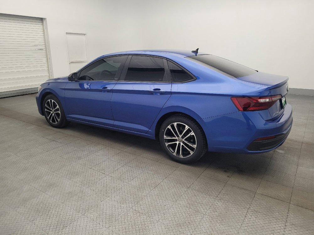 Used 2024 Volkswagen Jetta Sport image 3