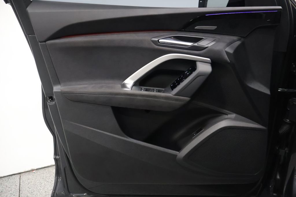 Used 2025 Audi SQ5 Prestige w/ Prestige Package AWD/4WD image 12