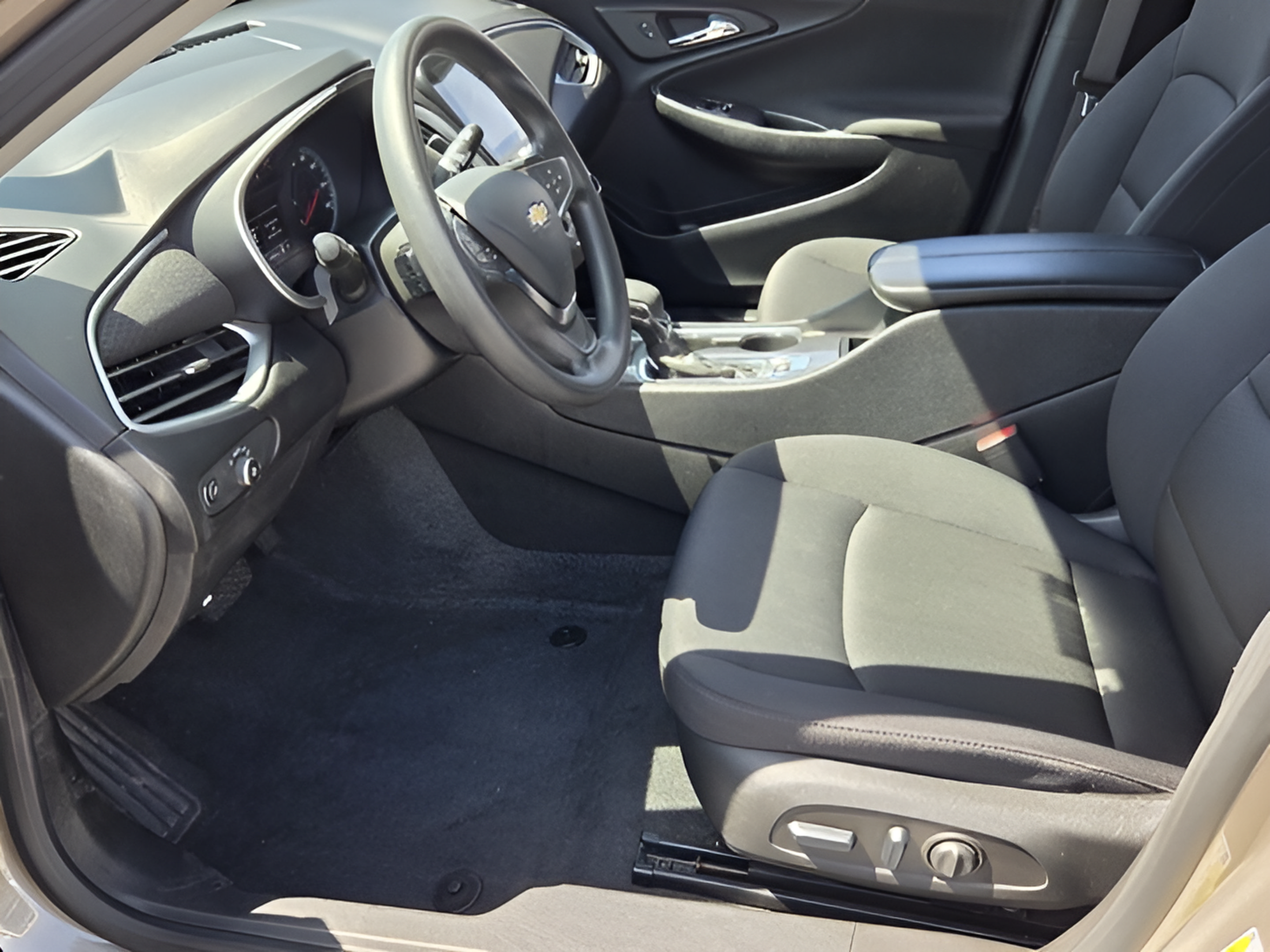Used 2024 Chevrolet Malibu LT FWD image 9