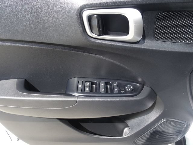 Used 2022 Hyundai Venue SE FWD image 8