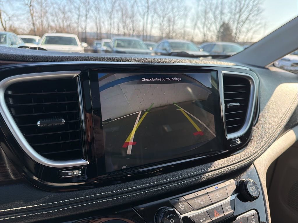 Used 2021 Chrysler Pacifica Limited image 33
