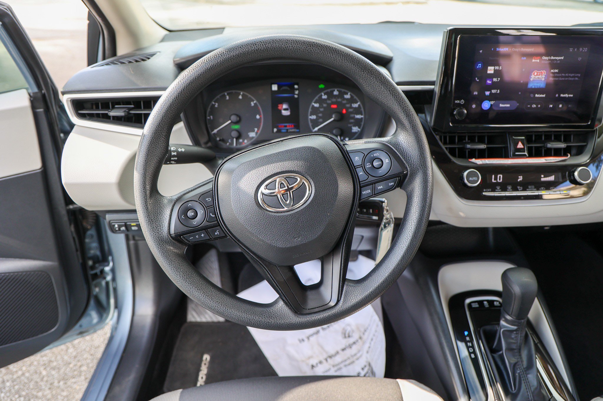 Certified 2025 Toyota Corolla LE FWD image 27
