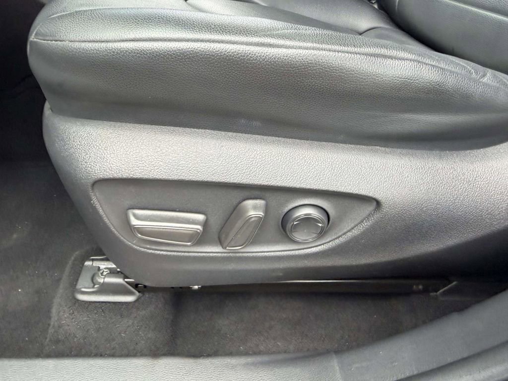 Used 2022 Toyota Highlander XLE AWD/4WD image 27