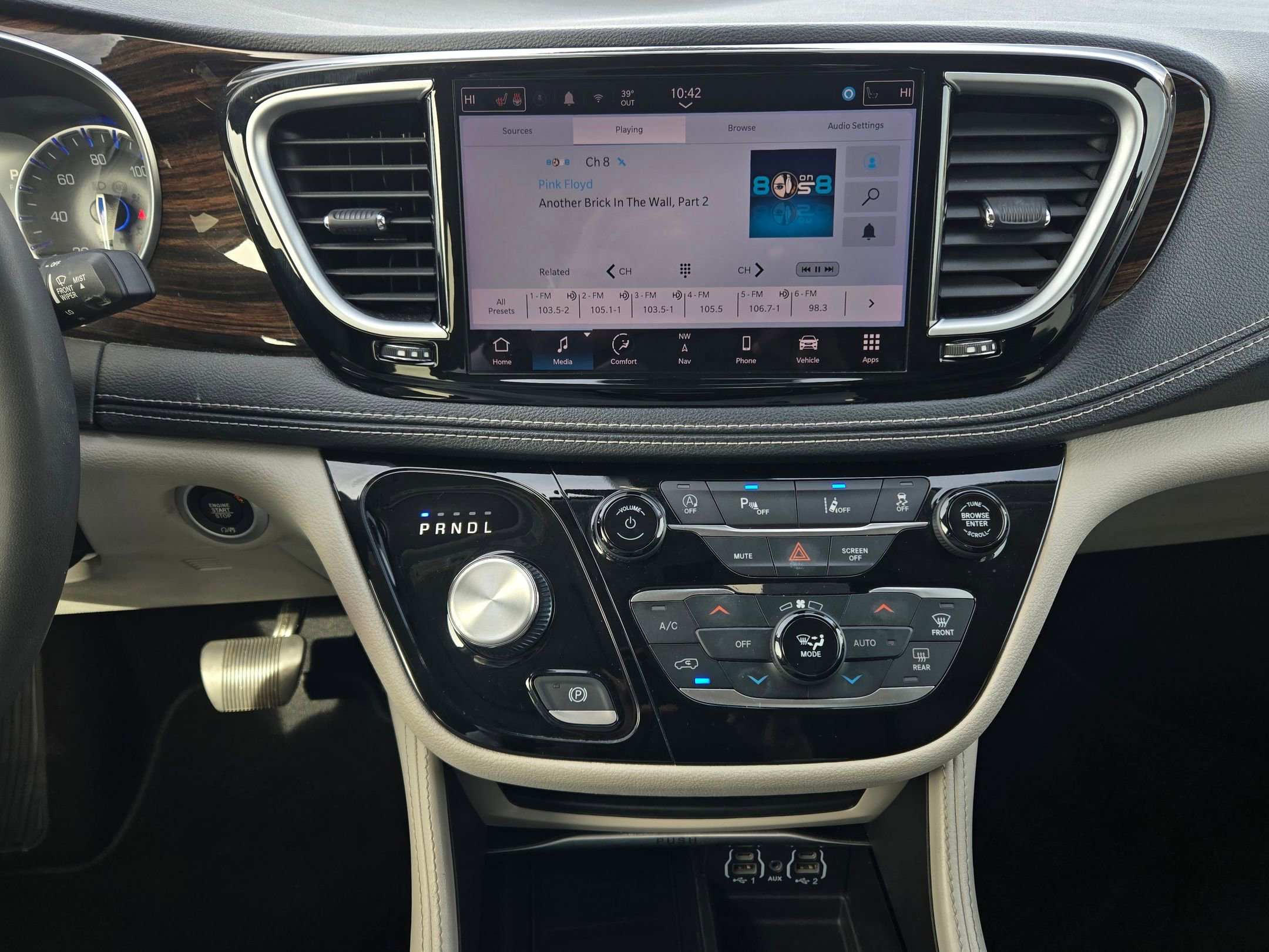 Used 2023 Chrysler Pacifica Limited image 15