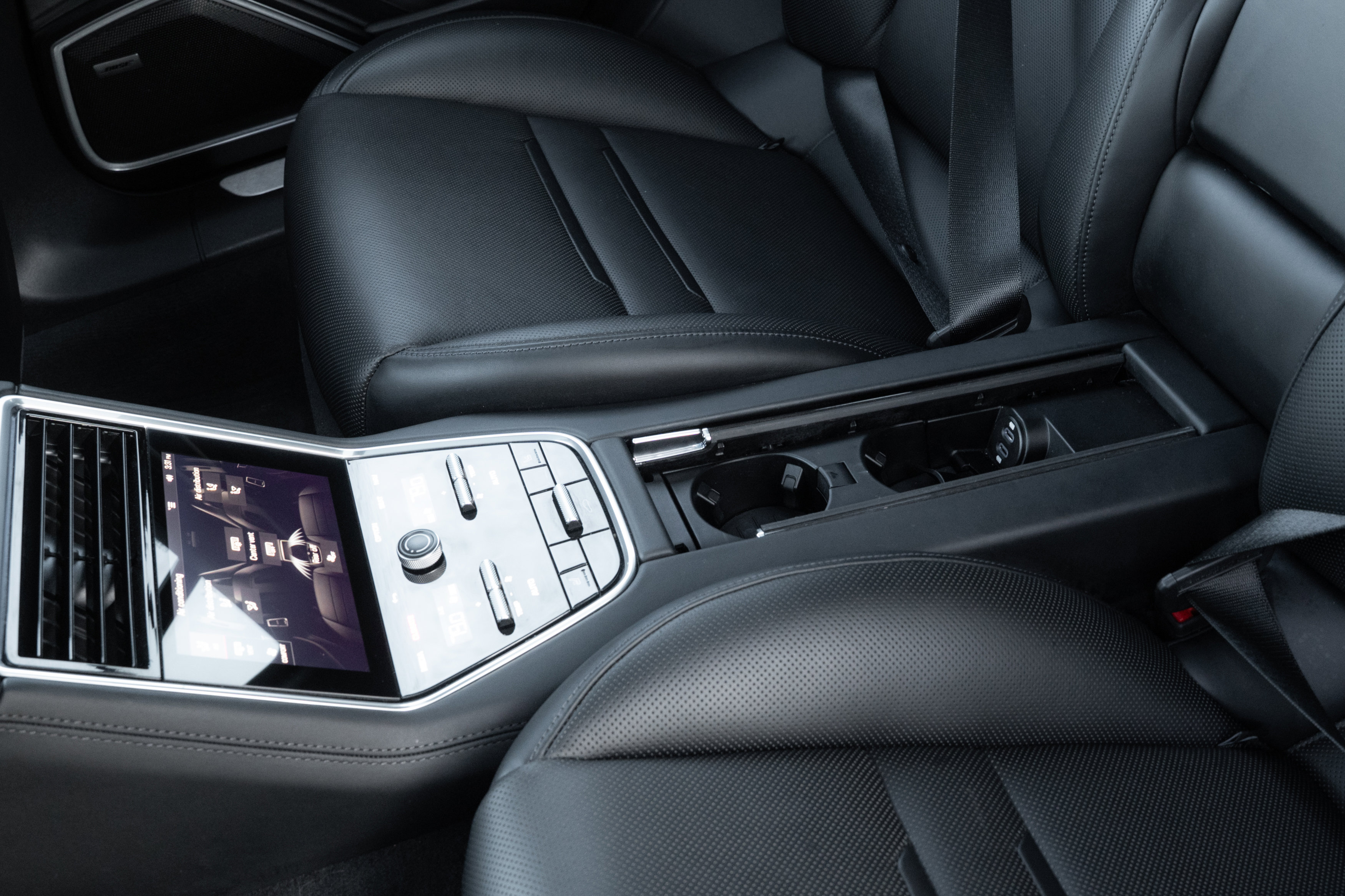 Used 2023 Porsche Panamera 4 image 32