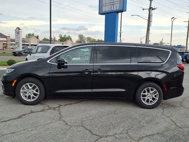 Used 2024 Chrysler Pacifica Touring-L FWD image 19