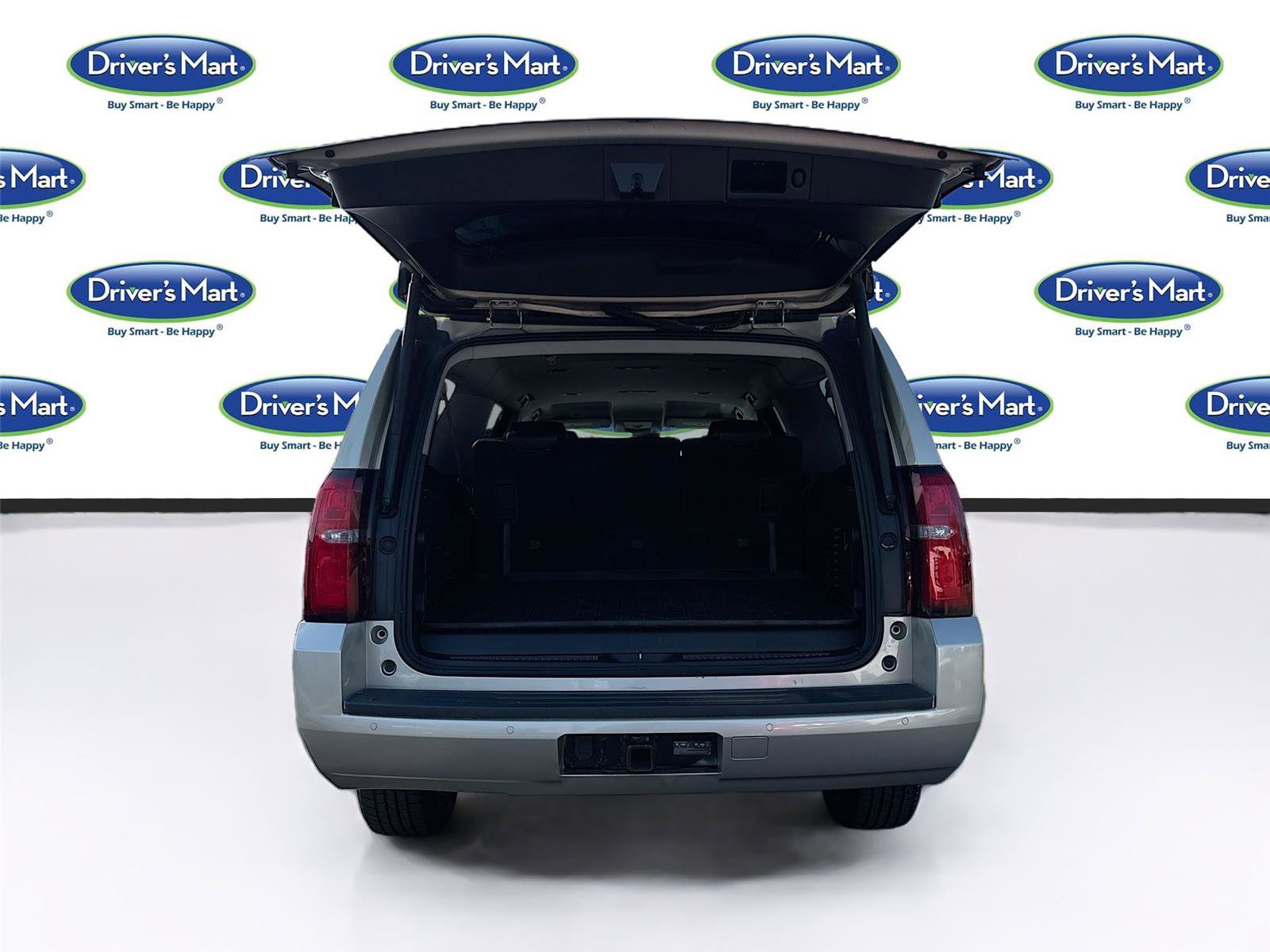 Used 2017 Chevrolet Suburban LT image 27