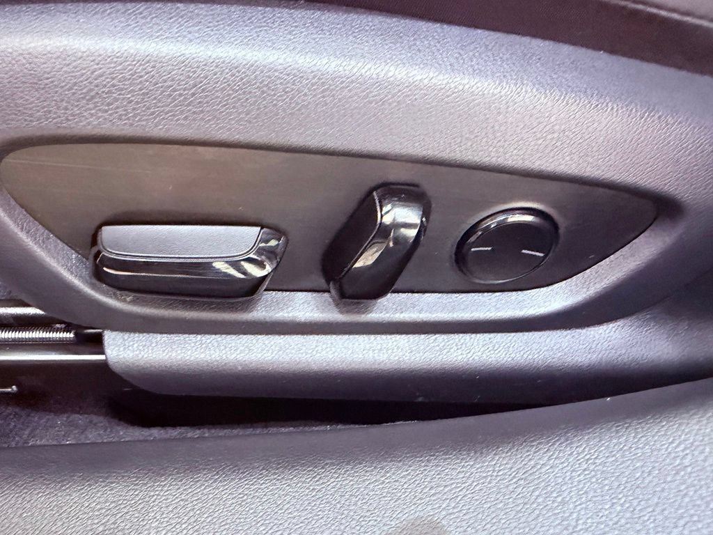 Used 2025 Lexus ES 300h w/ Premium Package FWD image 19