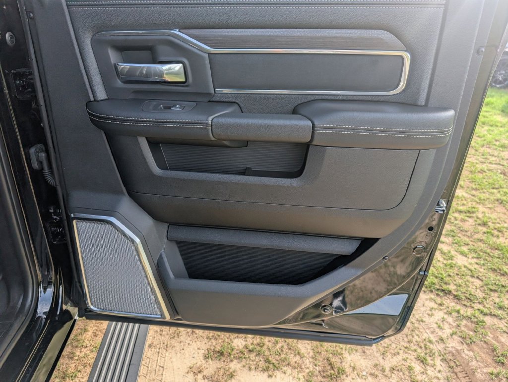 New 2026 RAM 3500 Laramie AWD/4WD image 30