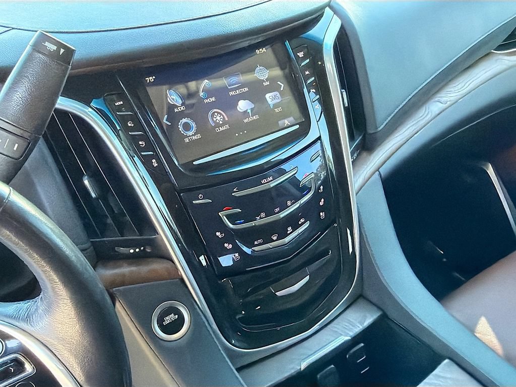 Used 2020 Cadillac Escalade Luxury RWD image 30