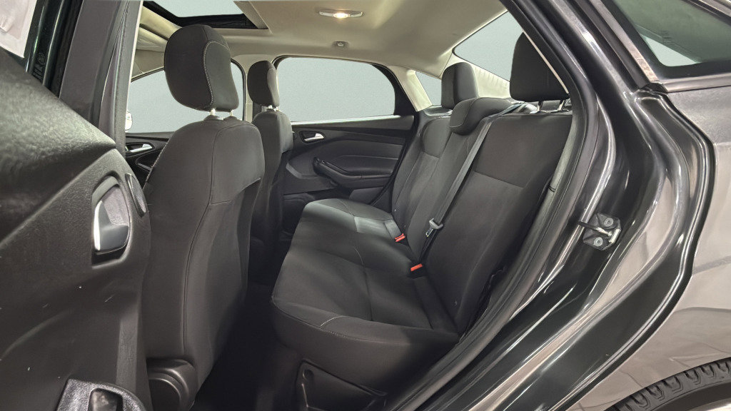 Used 2018 Ford Focus SEL image 36