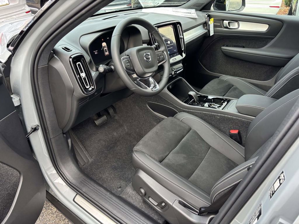 New 2026 Volvo XC40 B5 Ultra w/ Protection Package Premier image 23