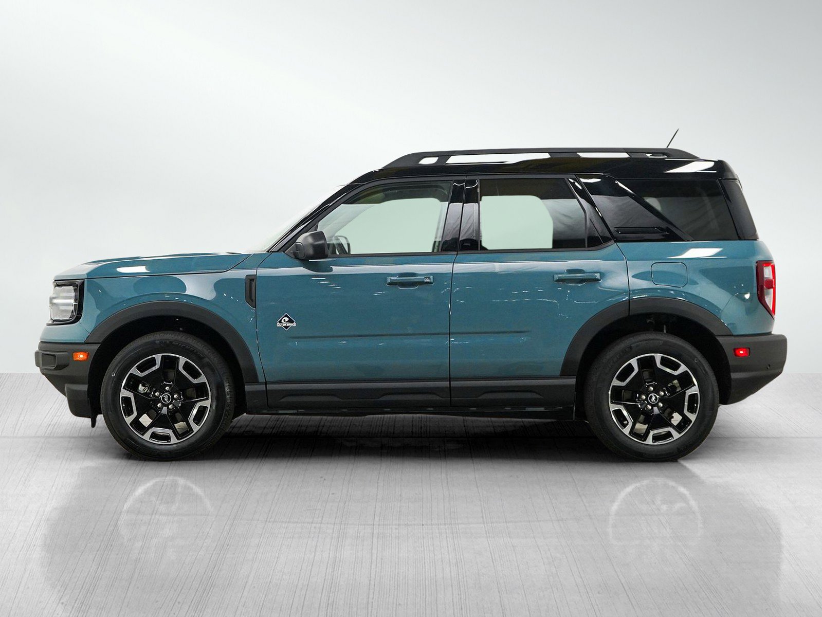 Used 2023 Ford Bronco Sport Outer Banks w/ Tech Package AWD/4WD image 2