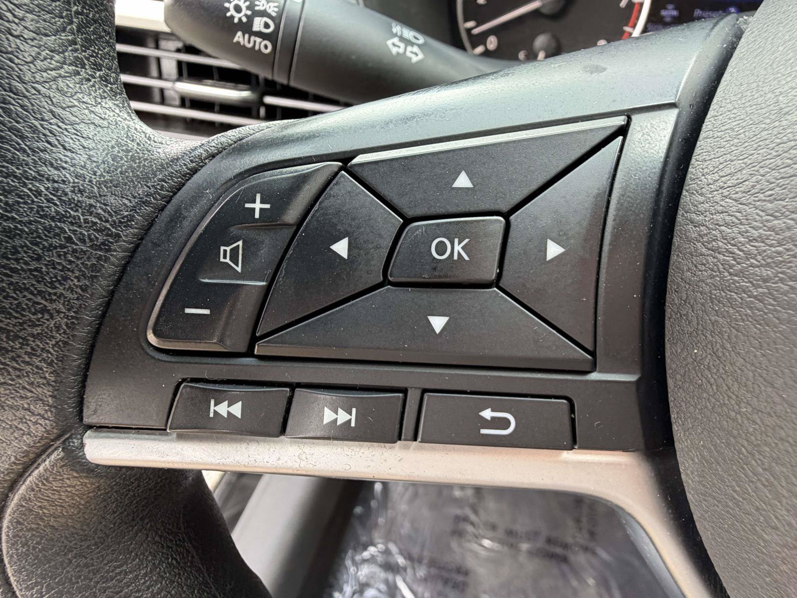 Used 2023 Nissan Altima 2.5 SV FWD image 17