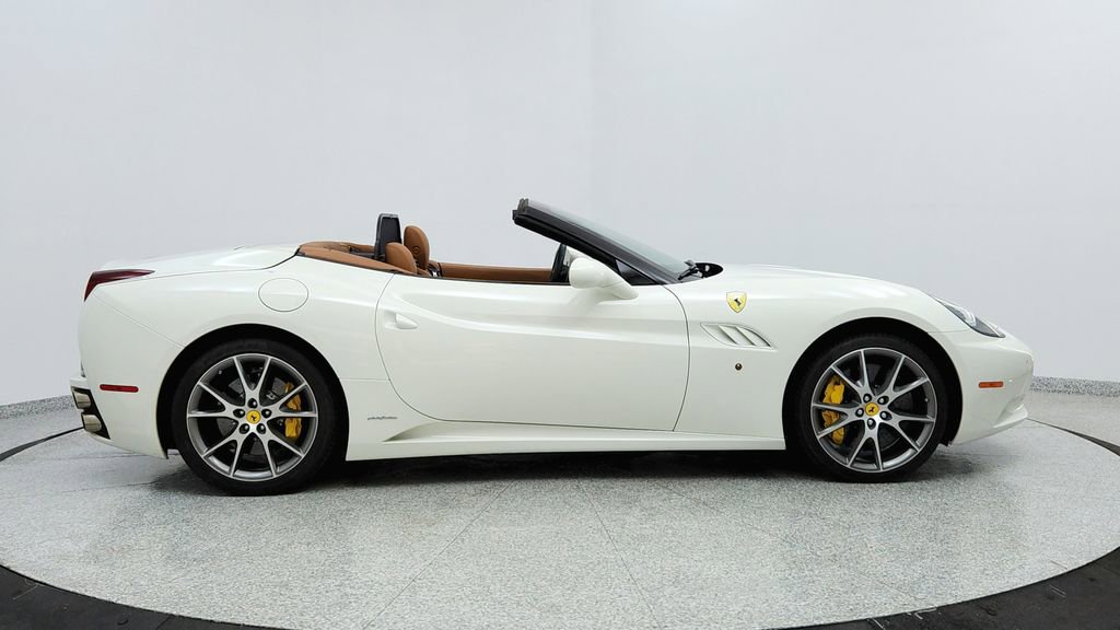 Used 2014 Ferrari California image 6