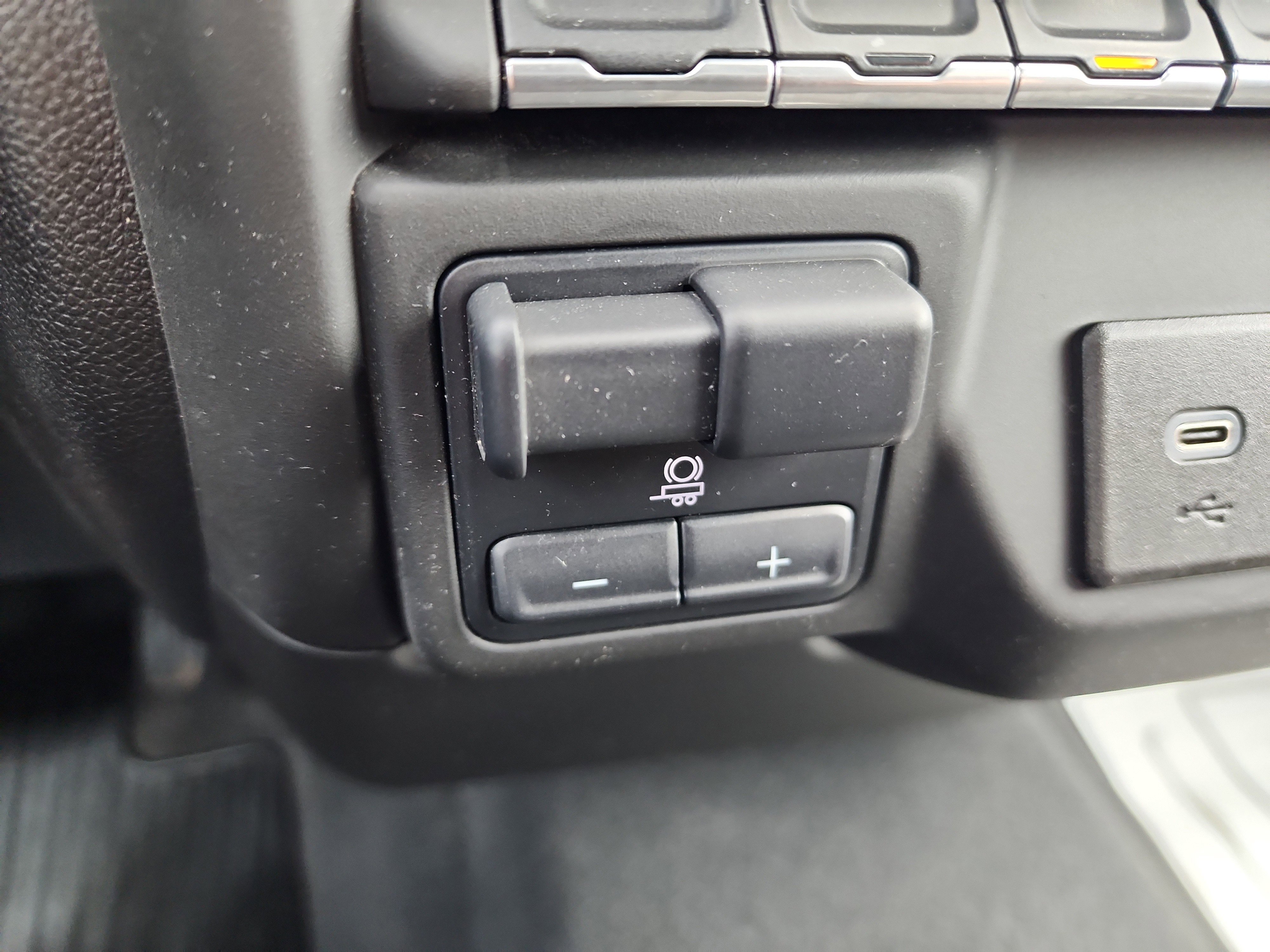 Used 2024 Chevrolet Silverado 1500 Custom image 16