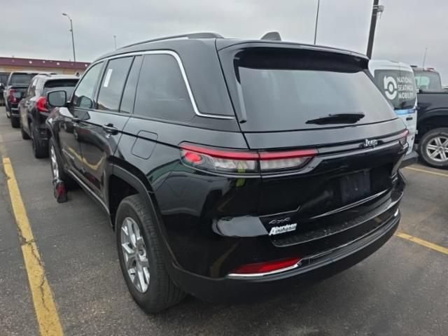 Used 2023 Jeep Grand Cherokee Limited AWD/4WD image 6