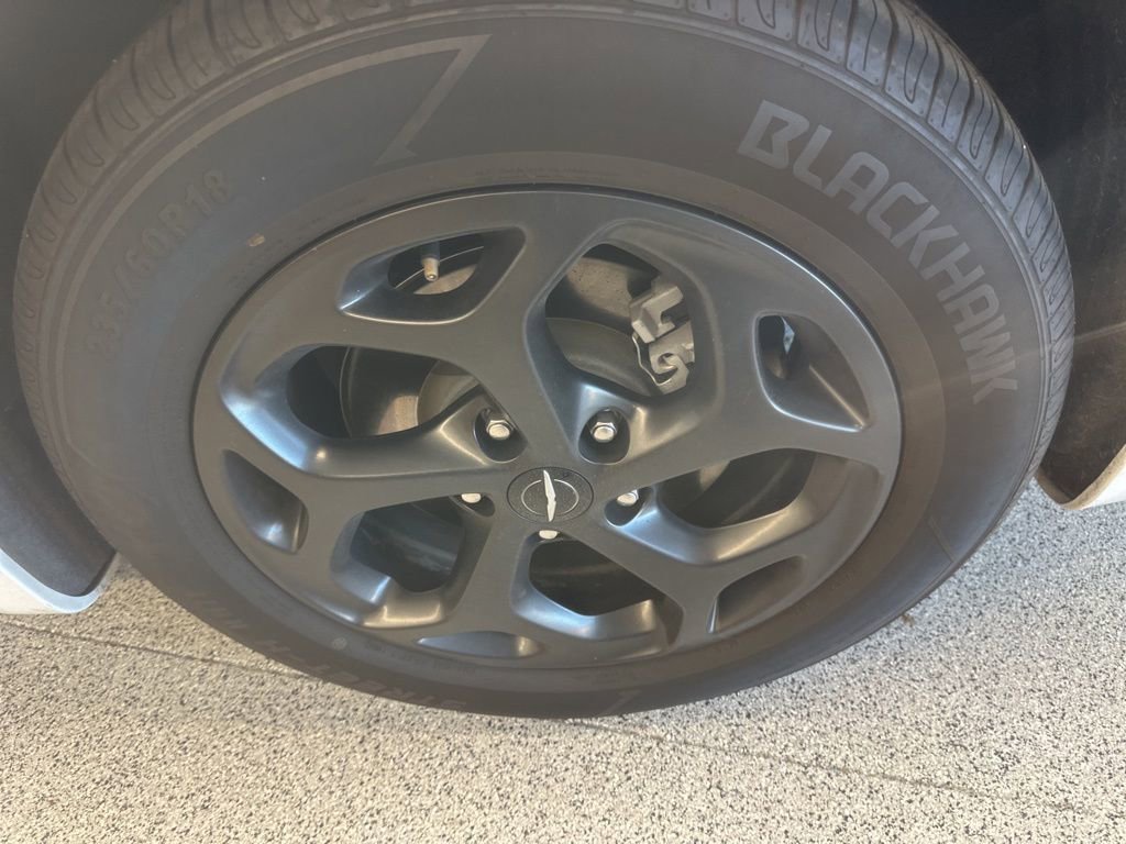 Used 2024 Chrysler Pacifica Select image 12