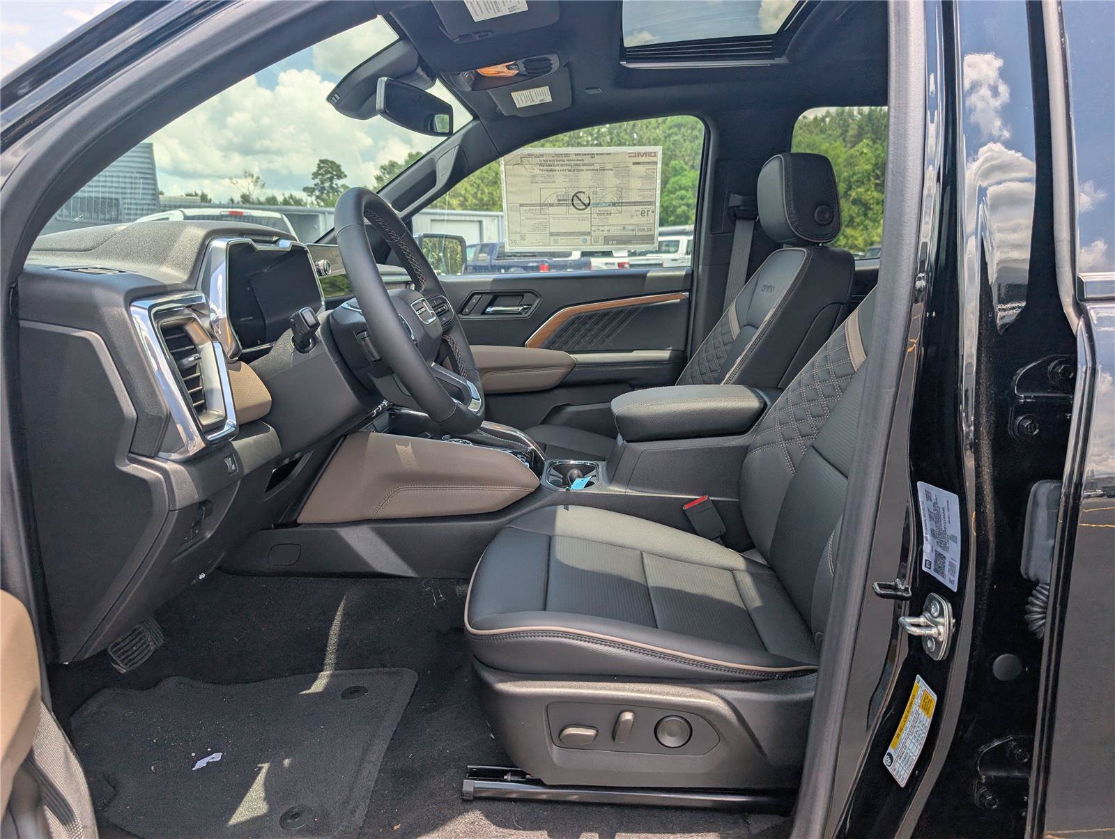 New 2026 GMC Canyon Denali AWD/4WD image 15
