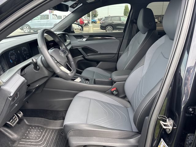 Used 2025 Volkswagen Tiguan SE R-Line AWD/4WD image 9