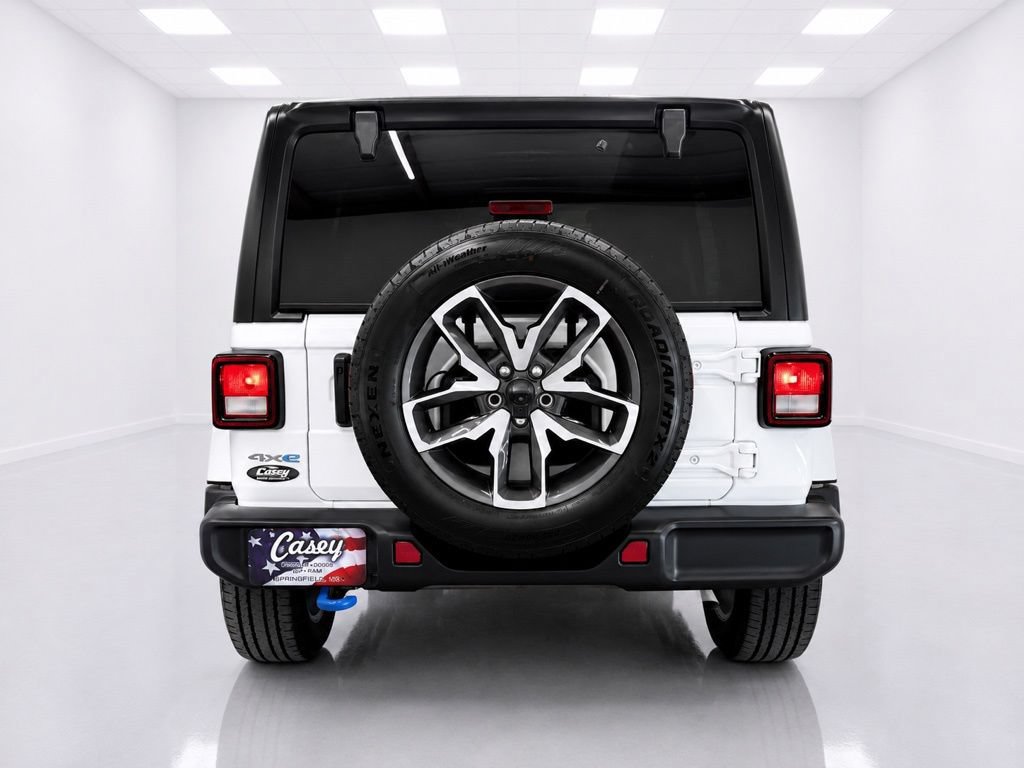 Used 2024 Jeep Wrangler Unlimited w/ Convenience Group AWD/4WD image 7