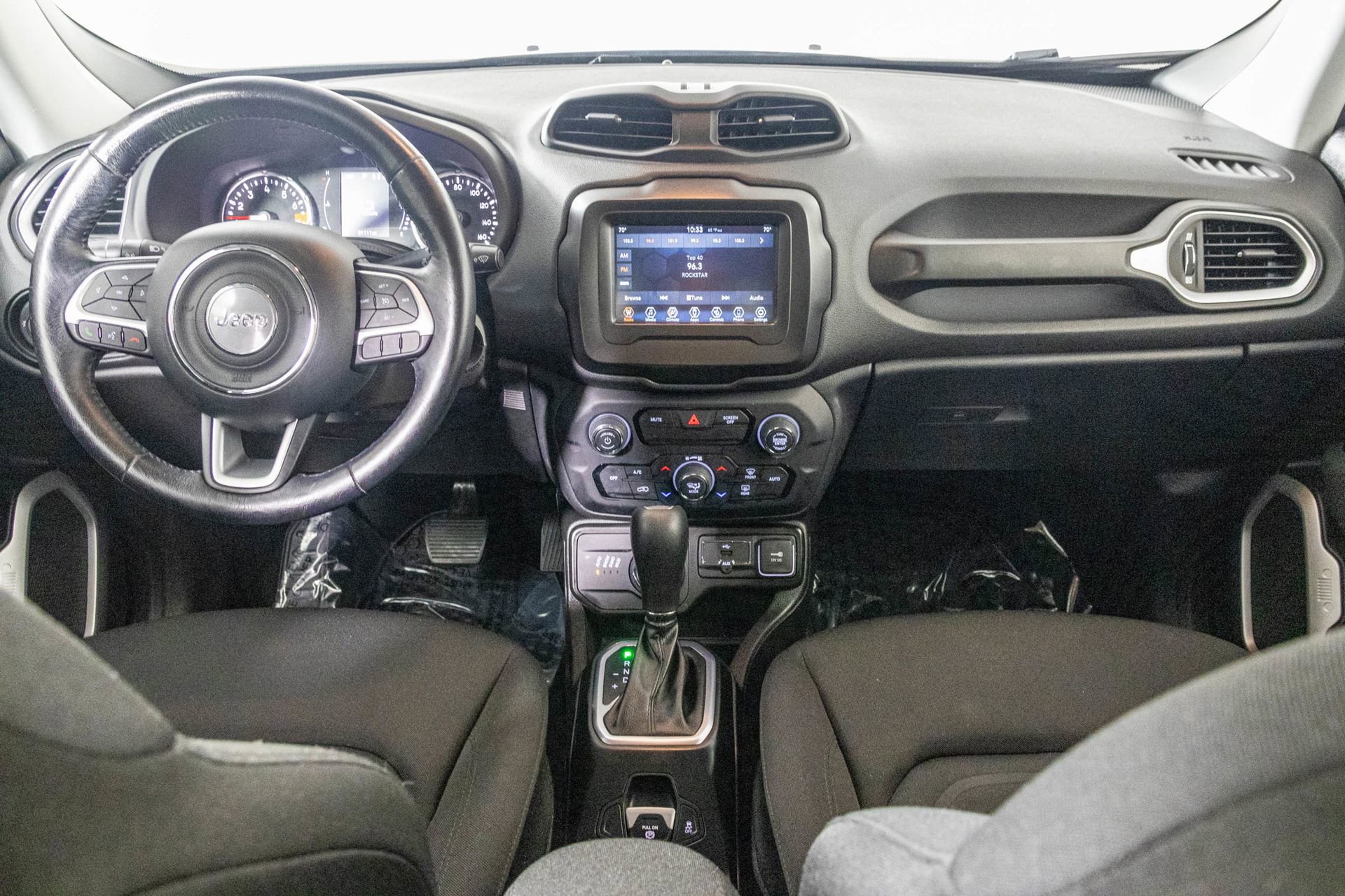 Used 2019 Jeep Renegade Latitude w/ Cold Weather Group image 24