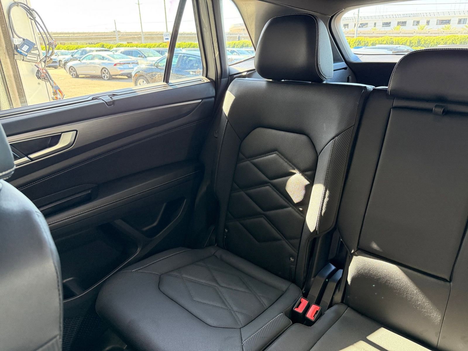 Used 2025 Volkswagen Atlas Cross Sport SE image 39