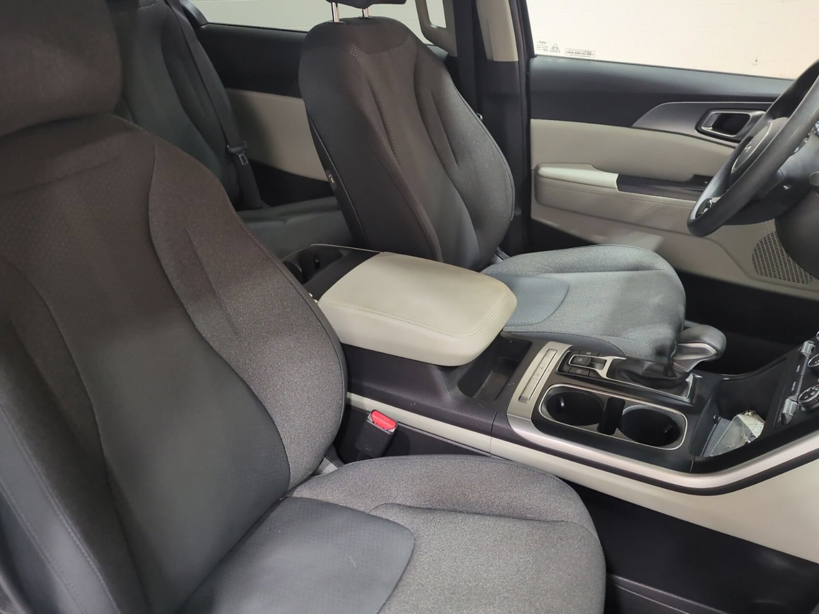 Certified 2024 Kia Carnival LX FWD image 10