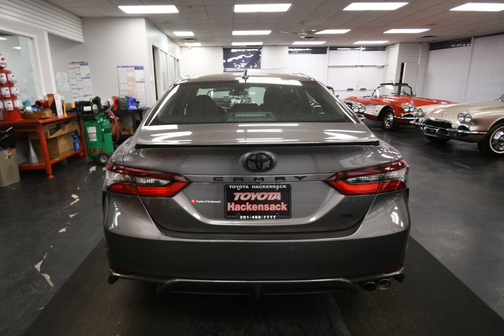 Used 2023 Toyota Camry SE FWD image 6
