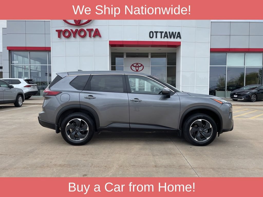 Used 2025 Nissan Rogue SV AWD/4WD image 4