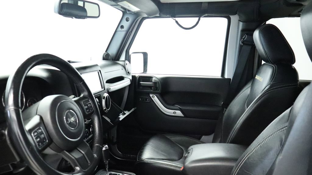 Used 2014 Jeep Wrangler Unlimited Sahara w/ Connectivity Group AWD/4WD image 25