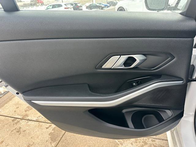Used 2019 BMW 330i xDrive Sedan w/ Convenience Package image 18