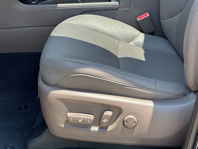 Used 2023 Lexus GX 460 Premium w/ Accessory Package AWD/4WD image 14