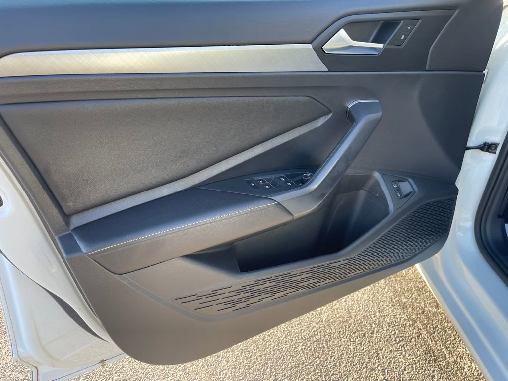 Used 2022 Volkswagen Jetta SE image 14