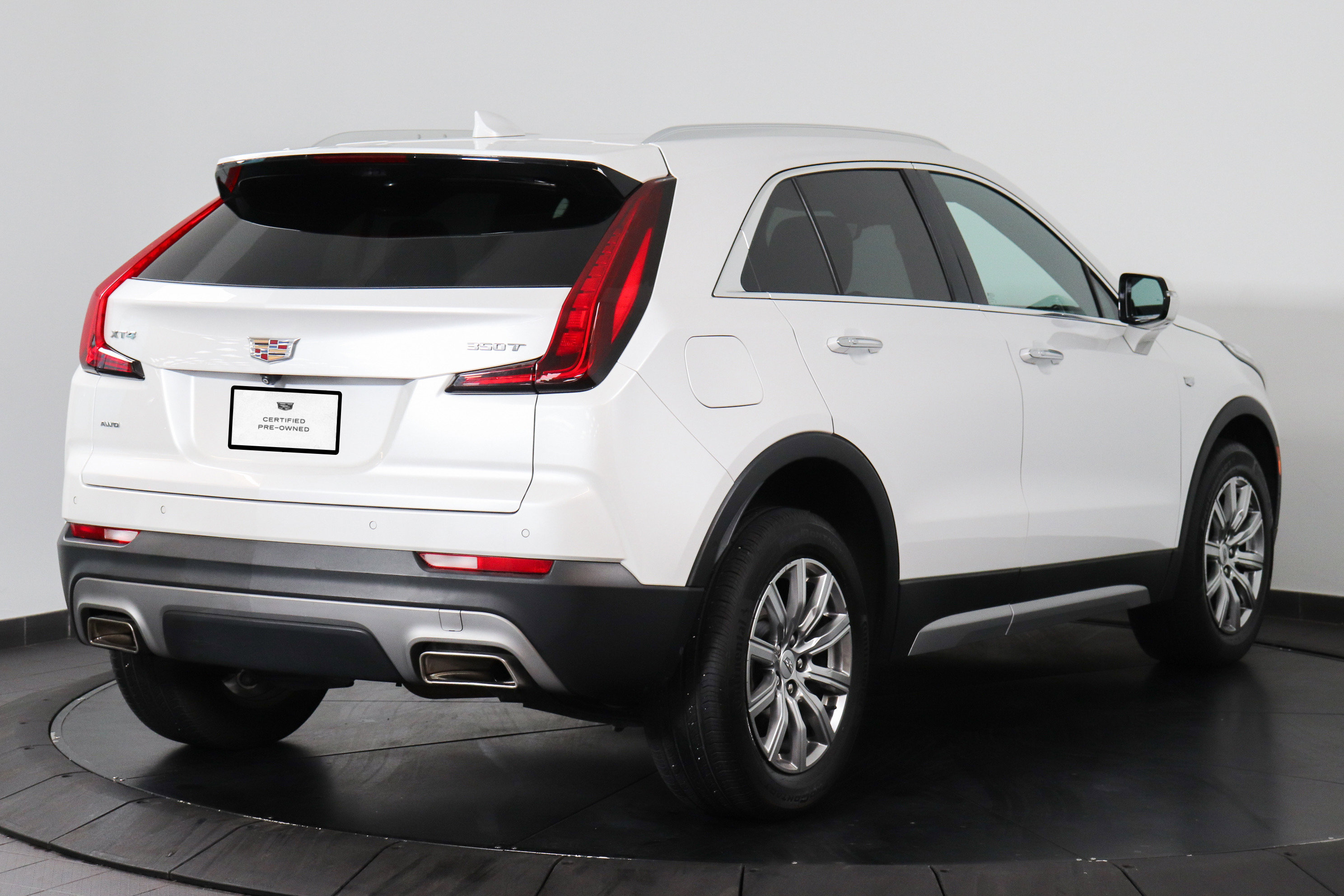 Used 2022 Cadillac XT4 Premium Luxury w/ Enhanced Visibility Package AWD/4WD image 5