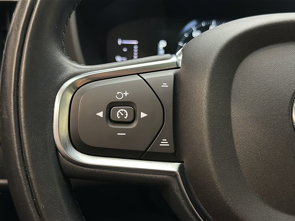 Used 2019 Volvo XC60 T5 Momentum w/ Premium Package AWD/4WD image 24