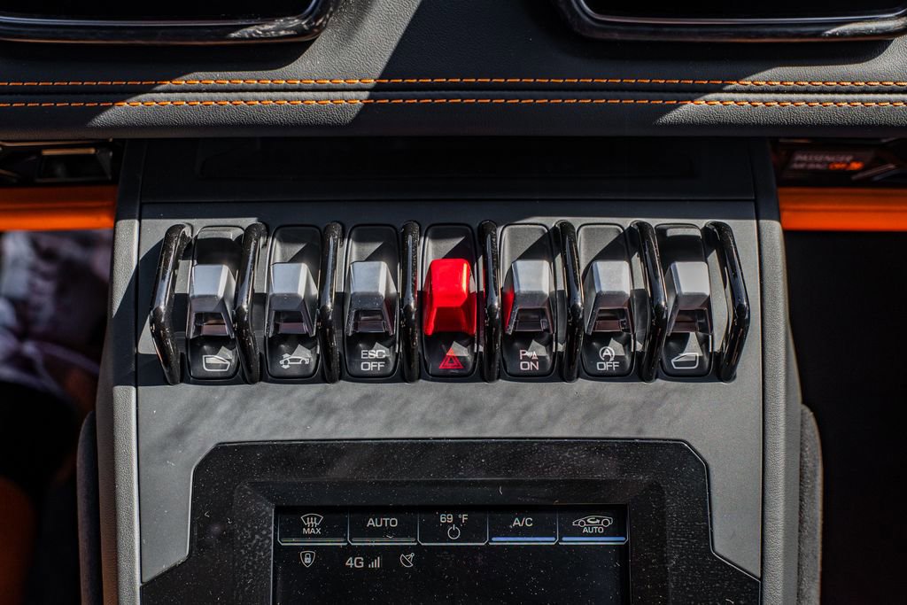 Used 2021 Lamborghini Huracan EVO RWD image 27