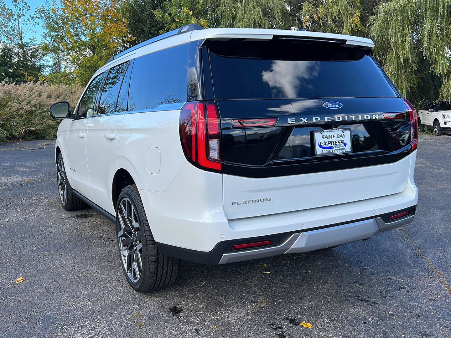 Used 2026 Ford Expedition Platinum w/ Platinum Ultimate Package AWD/4WD image 3