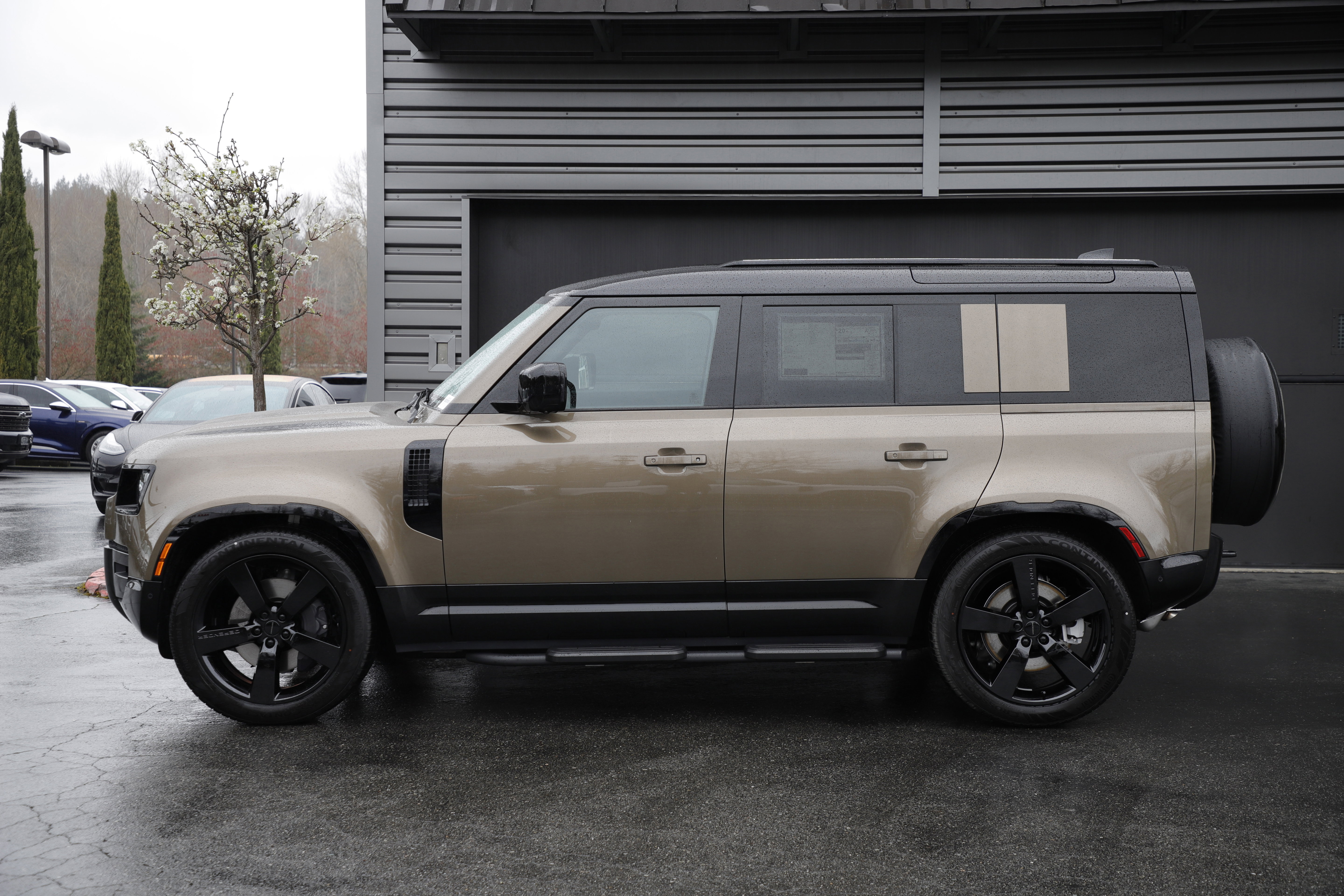 New 2026 Land Rover Defender 110 X-Dynamic SE image 7