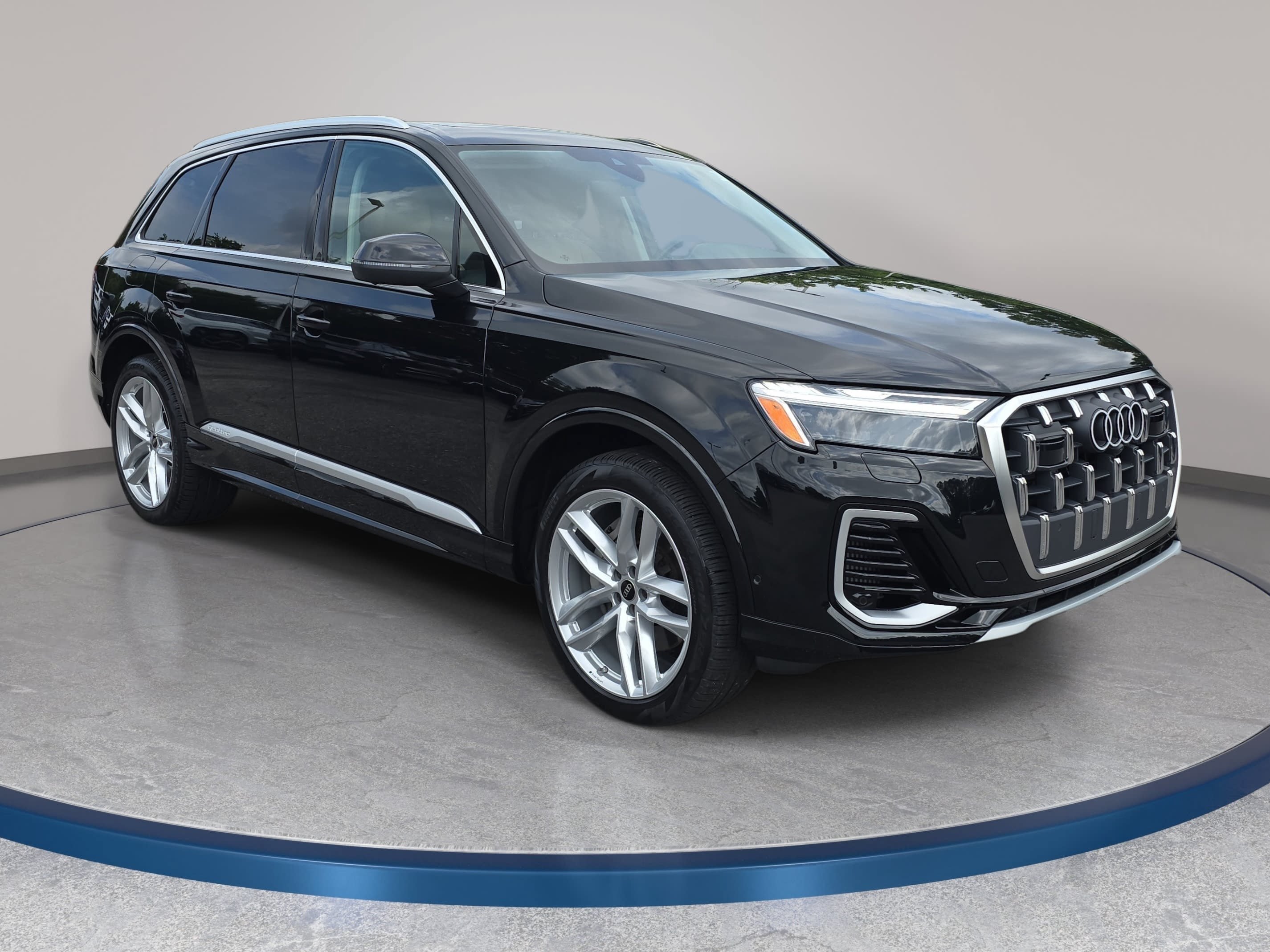 Used 2025 Audi Q7 3.0T Premium Plus AWD/4WD image 3