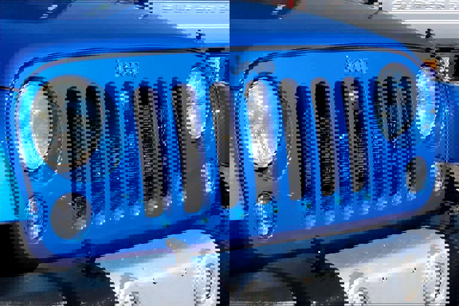 Used 2015 Jeep Wrangler Unlimited Sahara w/ Connectivity Group image 25