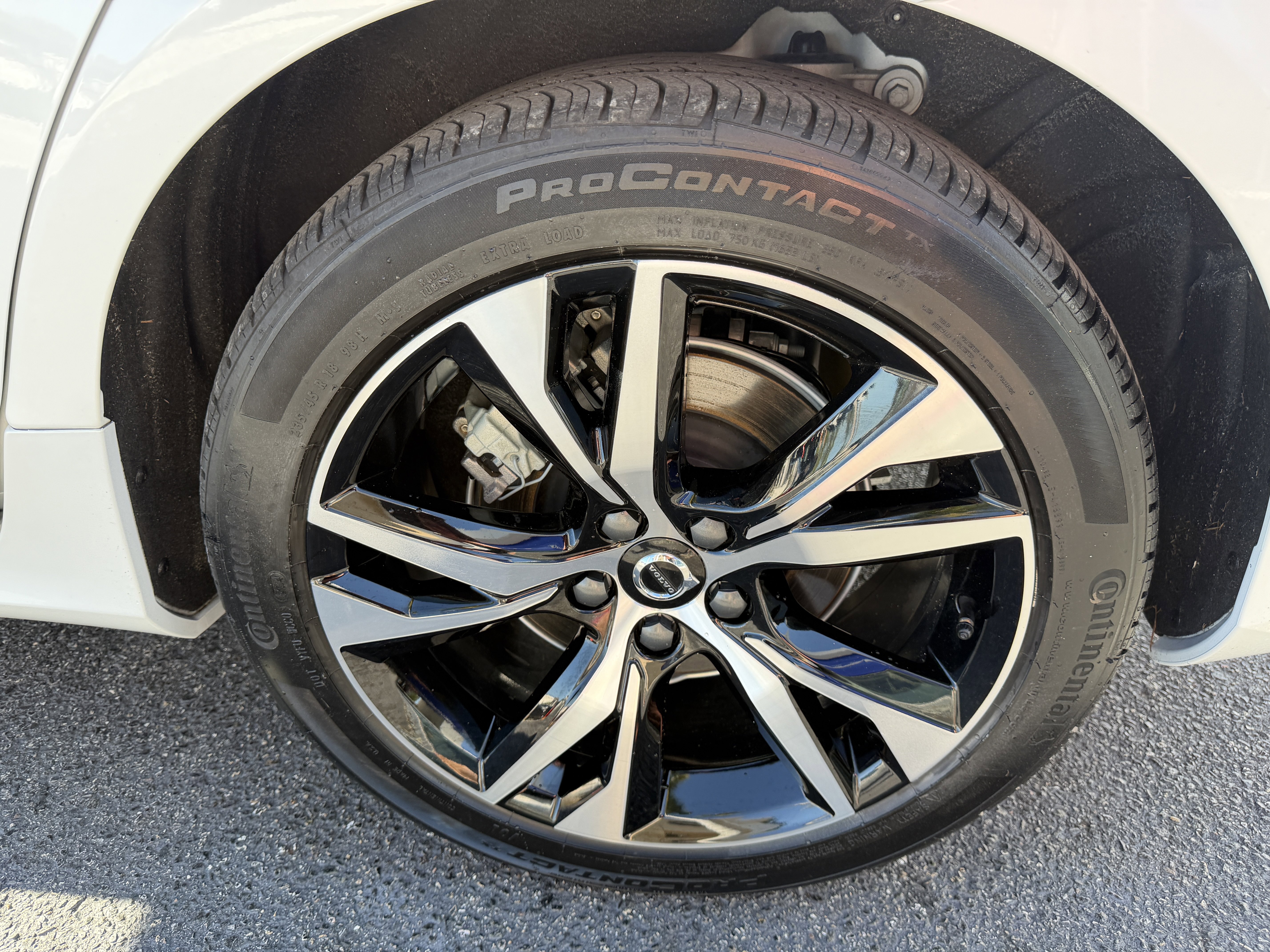 Certified 2025 Volvo S60 B5 Core image 32