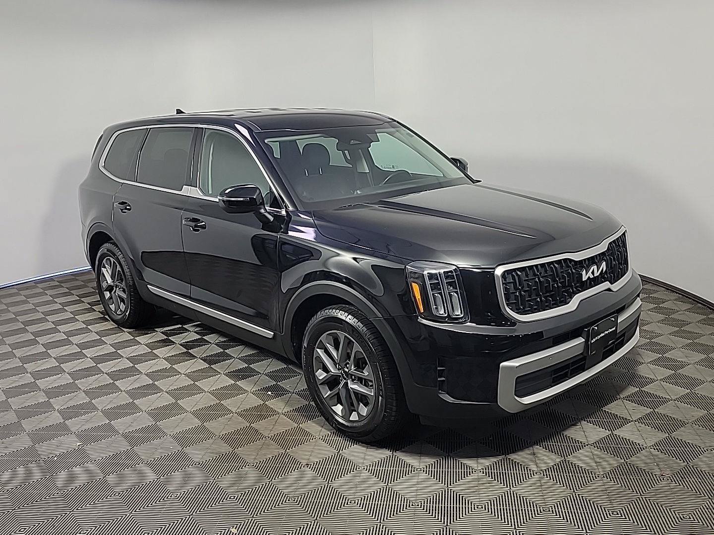 Certified 2023 Kia Telluride LX AWD/4WD image 2
