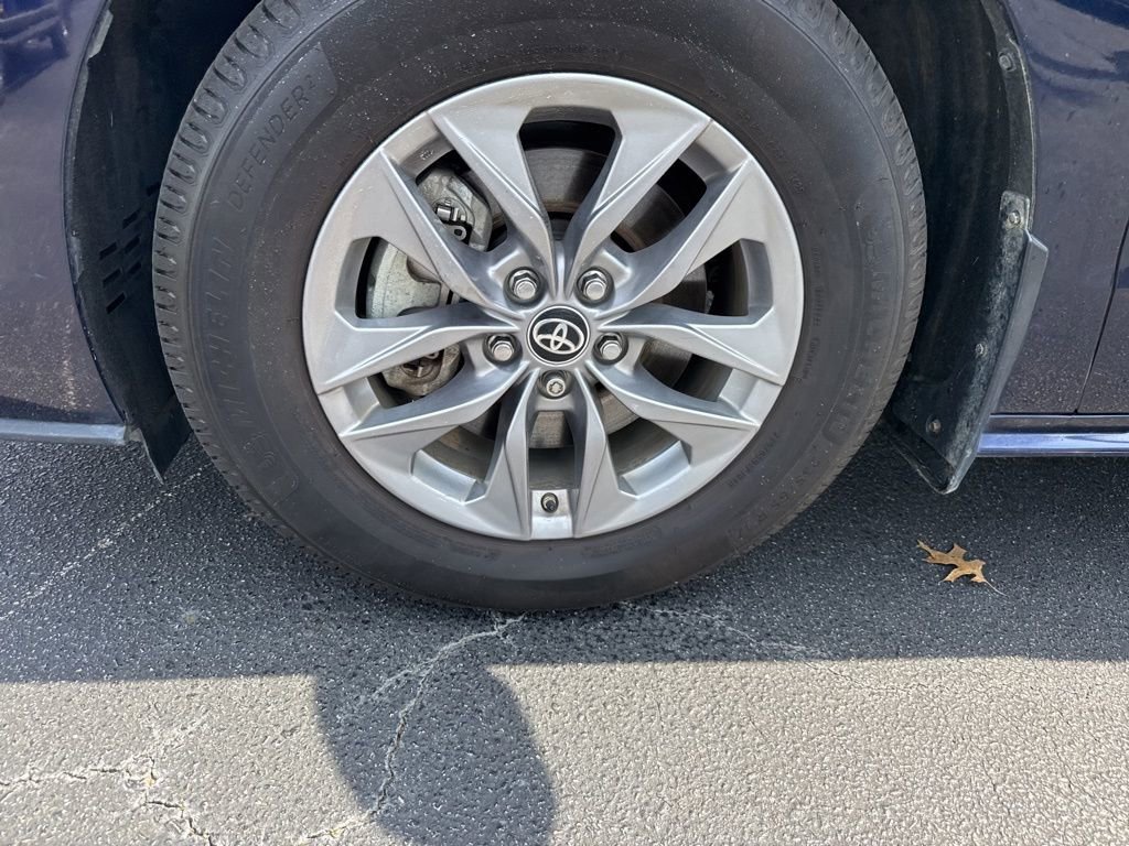 Used 2024 Toyota Sienna XLE image 10
